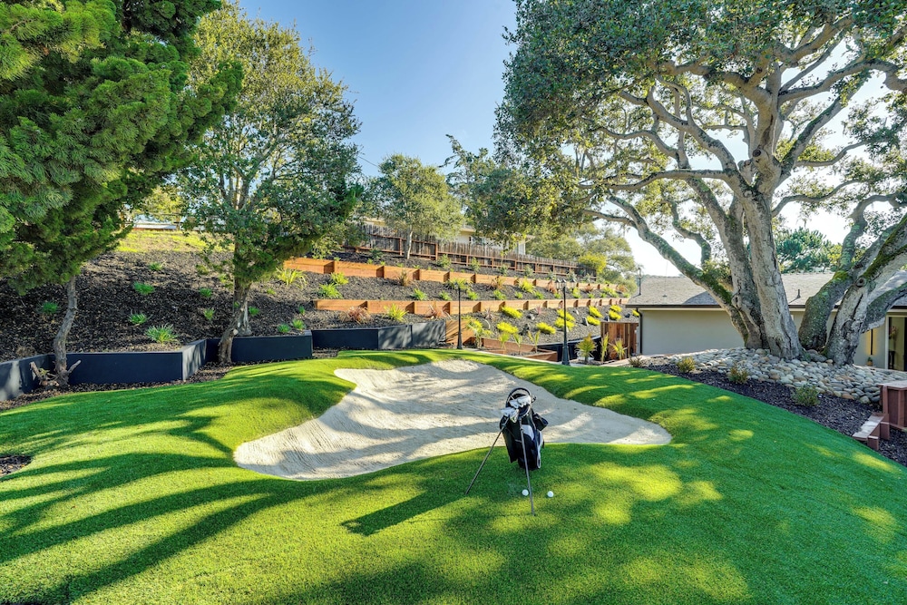 2 Mi to Beach: Home w/ Patio in Del Rey Oaks!