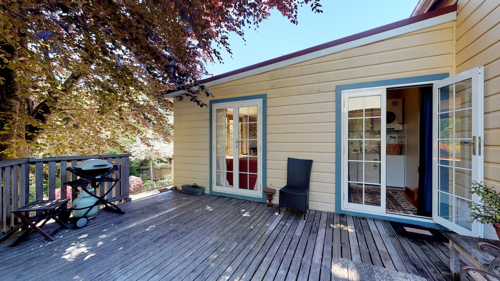 Arcadia Cottage