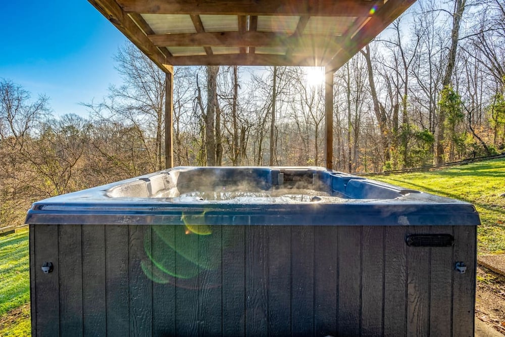 Dog Friendly Views Hot Tub Close to PF Gsmnp