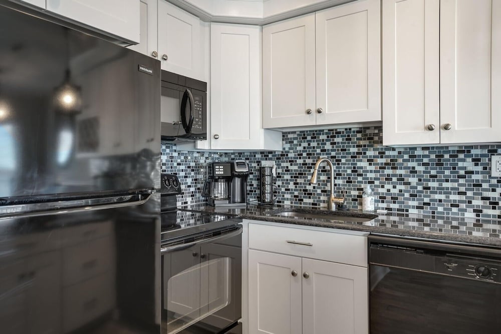 Harbour Island 402m 2 Bedroom Condo