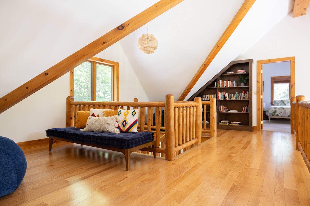 Luxury Private Estate w Pool Near Rhinebeck