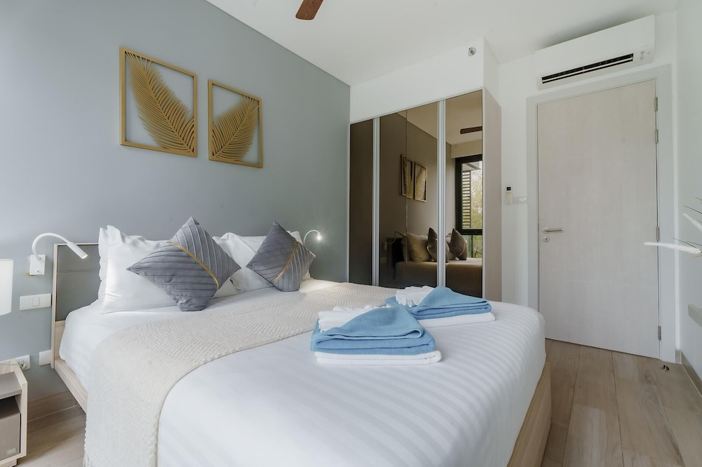 Cassia Exclusive Lake View Condo, Bang Tao Beach