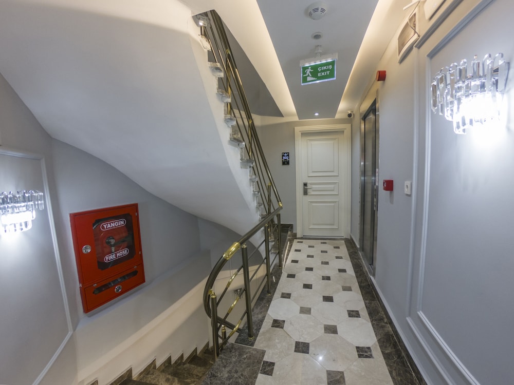 Crowned Otel - Image 28