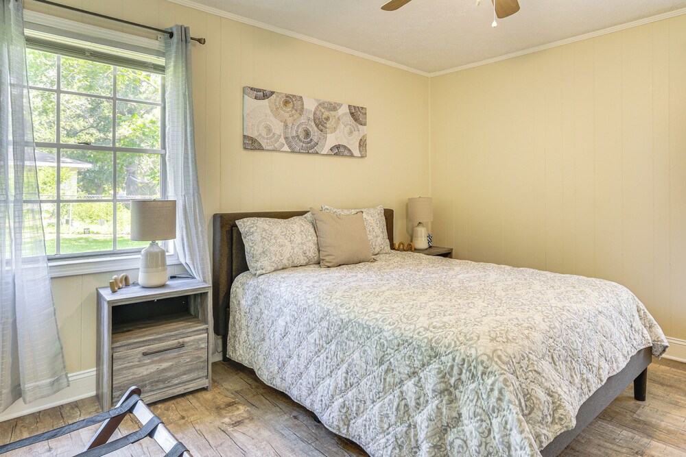 1 Mi to Dtwn Waycross: Home w/ Furnished Porch