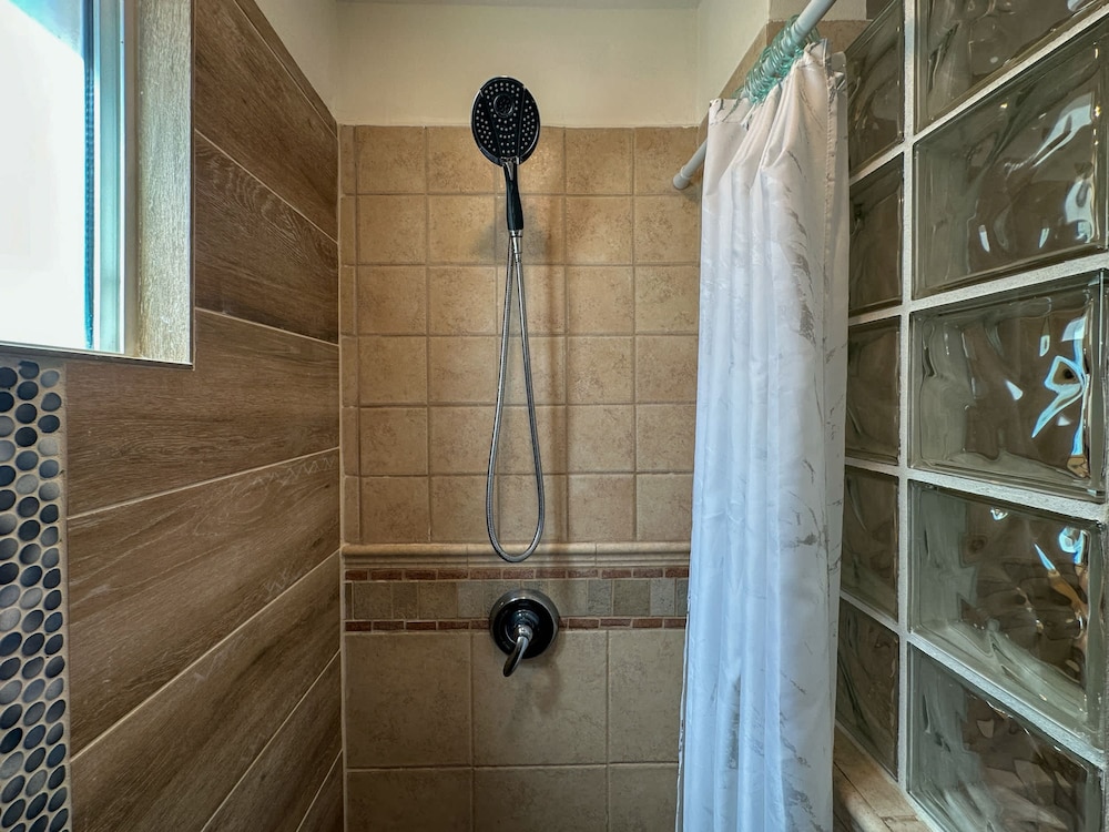 Relaxing Getaway 2BR Condo