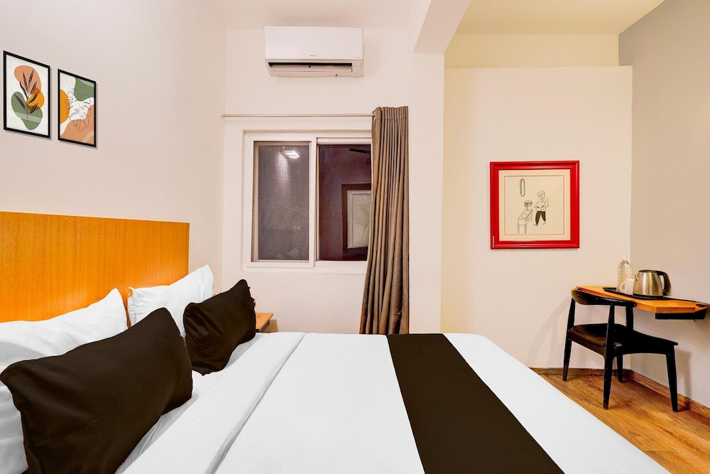 Spacious Comfort Stays Near Aerospace Museum
