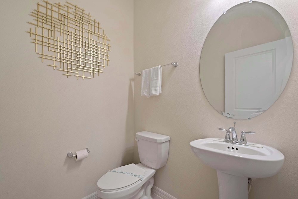 Luxurious Windsor Cay Villa Private Pool, Epic Game Room & Minutes to Disney!