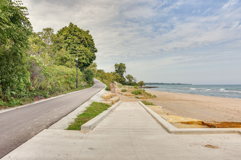 Charming Racine Home - Walk to Lake Michigan! - Property Image 6