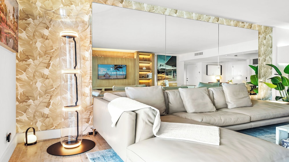Luxury Vacation Rentals at 1 Hotel & Homes by LRMB
