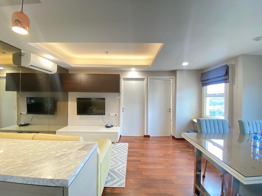 Luxurious 2Br Apartment At Parahyangan Residence view 5