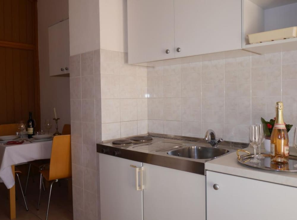 Dugi Rat Seaside Apartments
