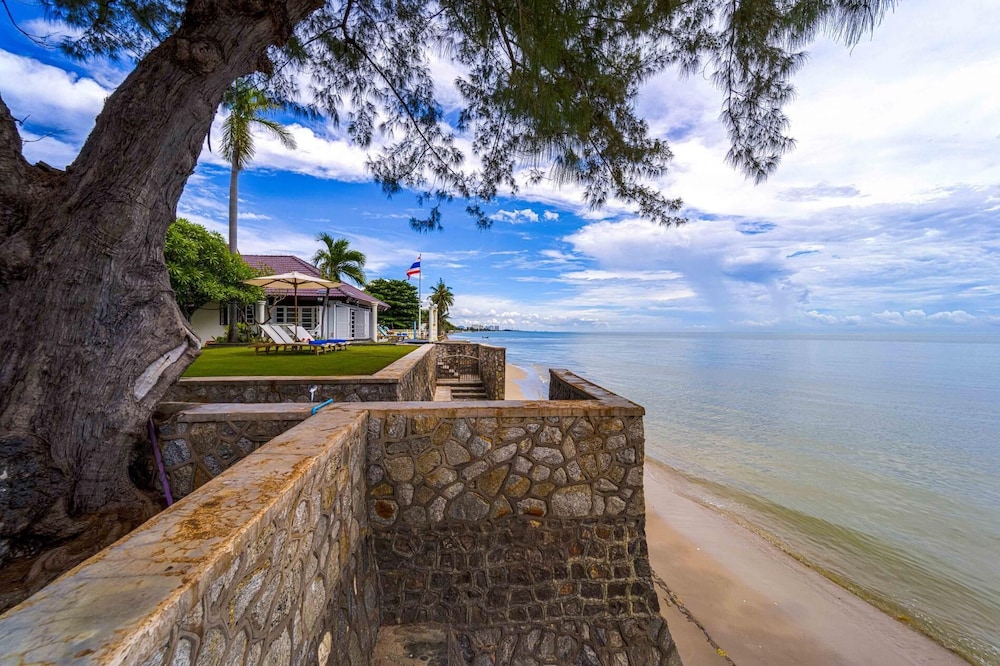 Oceanfront 6 Bedroom Twin Villas OV6