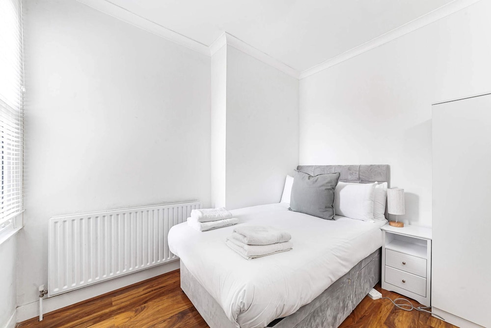 Bright West Ealing Abode
