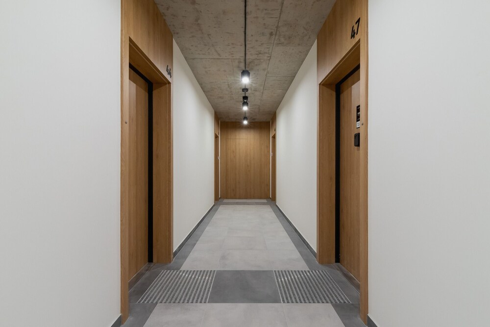 Exquisite Apartment Krakow by Renters view 3