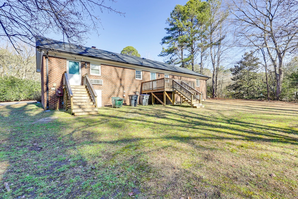 Family Friendly: Chic Retreat in Rocky Mount!