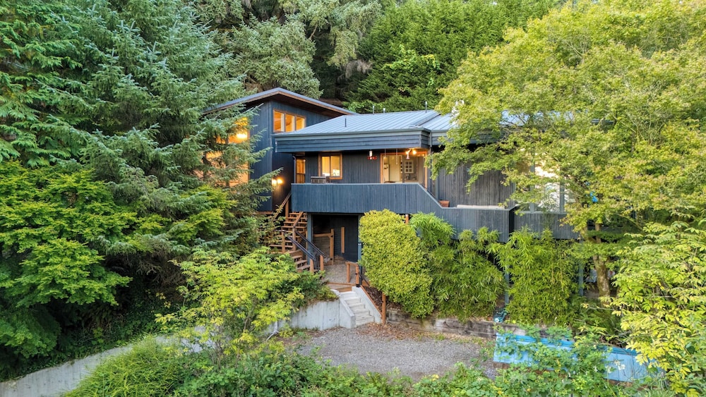 Coastal Escape w/ Balcony, Firebowl & Ocean Views Near Manzanita Sunset House by Avantstay