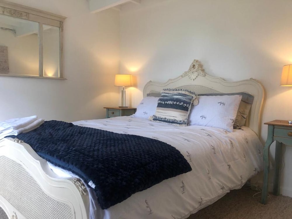 Charming Country Cottage in a Peaceful Location view 2