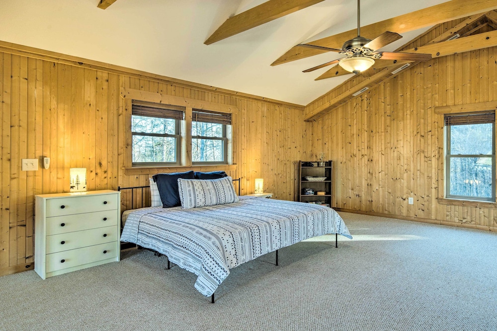 Quaint Cabin w/ Deck & Loft: 10 Mi to Lake Lure! view 3