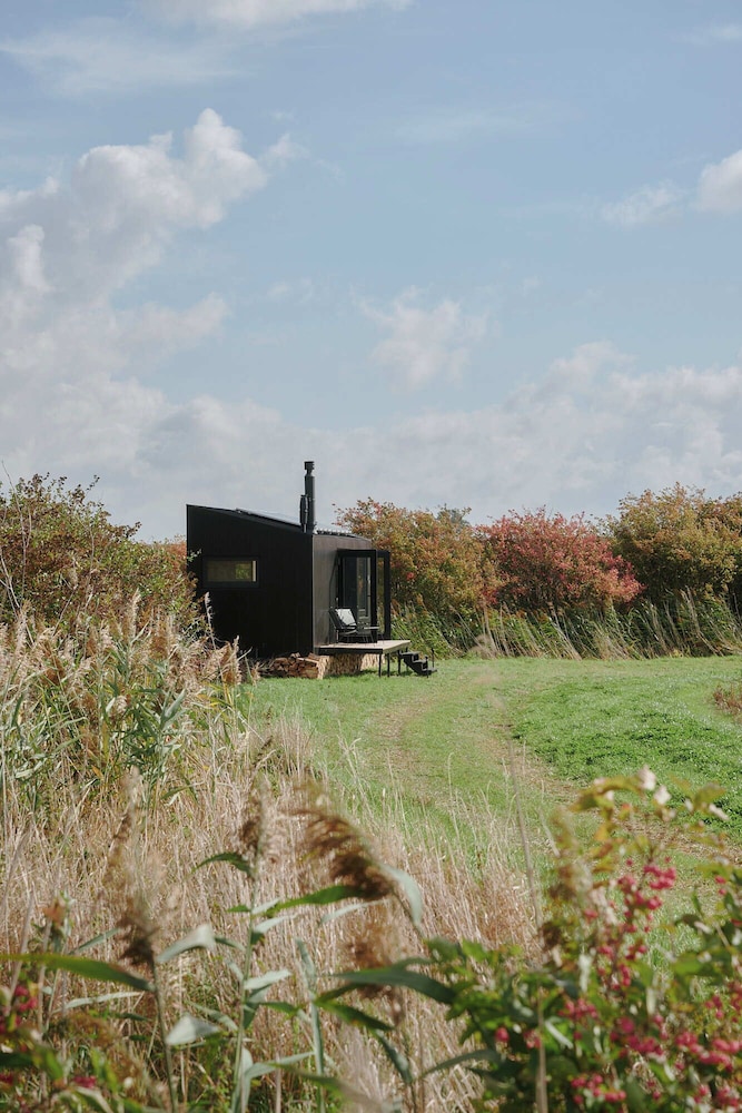 Raus | Cabins mit Feldblick + Saunazugang