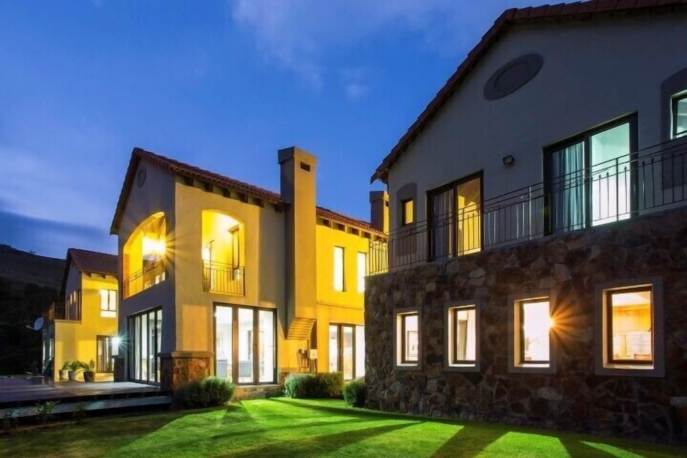 Mount High Luxury Country Lodge