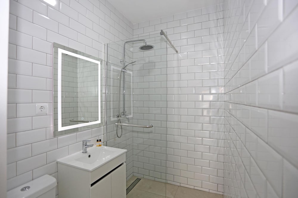 B88 - Mendon a Street Apartment