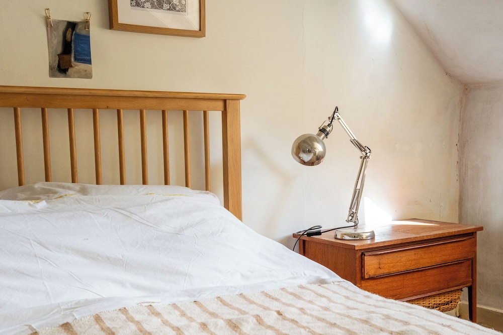 Stunning 8-Bedroom Home in Painswick