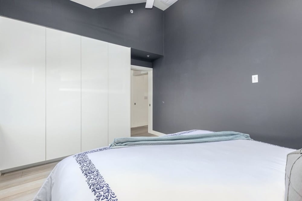 Urban Art Loft - Historic DT Phoenix-chefs Kitchen