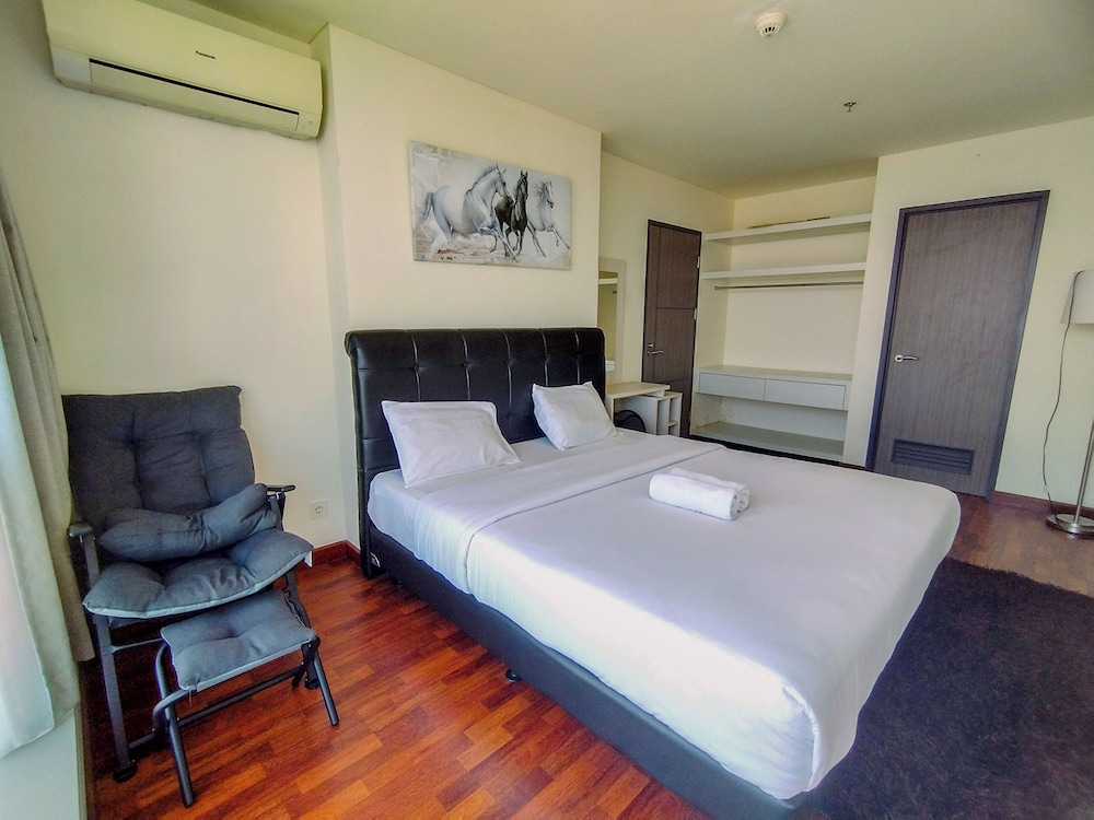 Homey Designed 2BR in City Center at Praxis Apartment