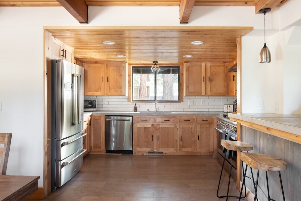 Timberline by Avantstay Stunning Chalet Cabin w/ Hot Tub, Pool Table Home Theater! - Property Image 23