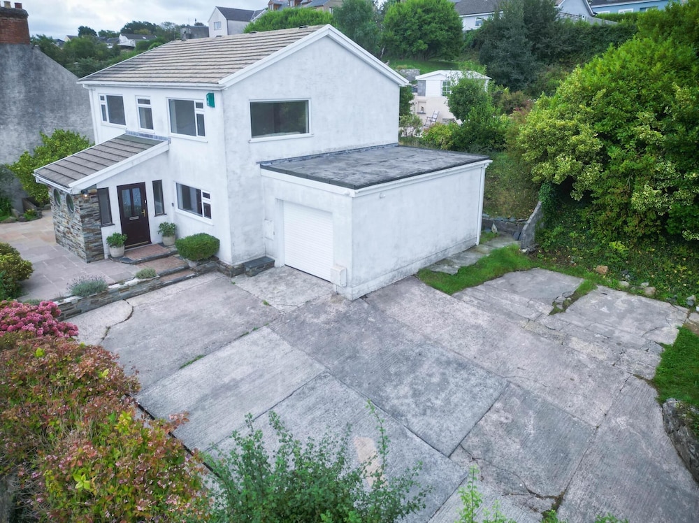 Longview - 4 Bedroom Holiday Home - Pembroke Dock