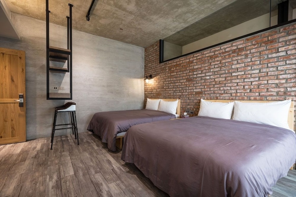 Wild Hotel