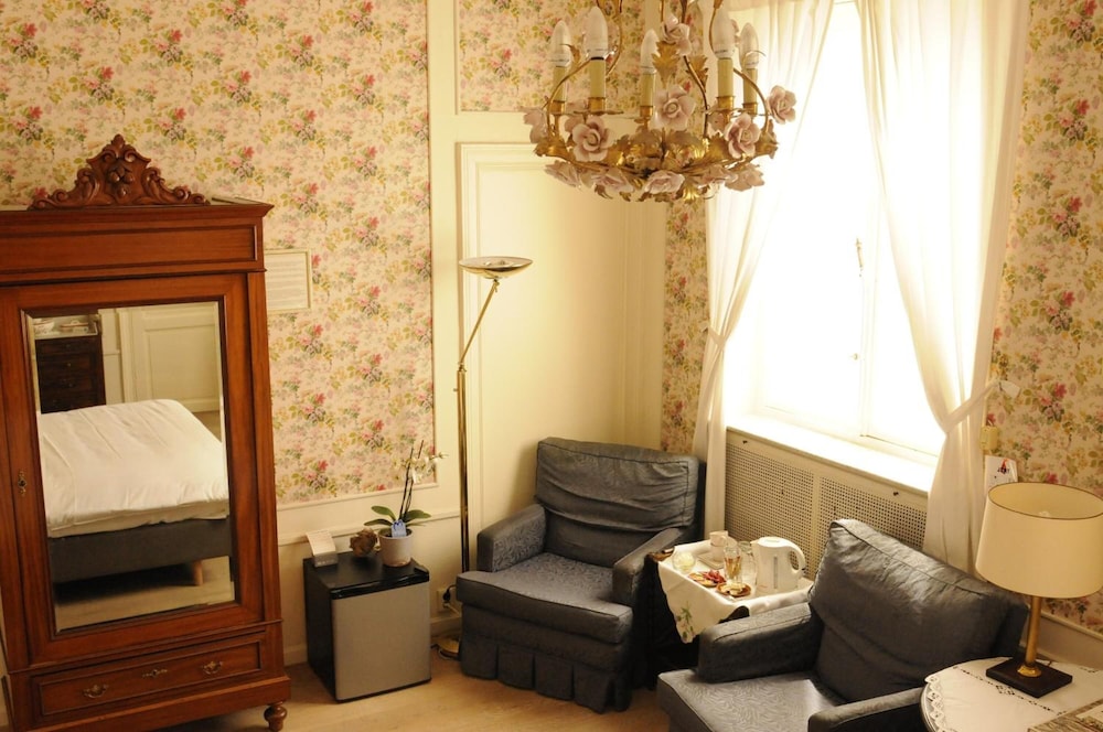 Fine Fleur Bed & Breakfast