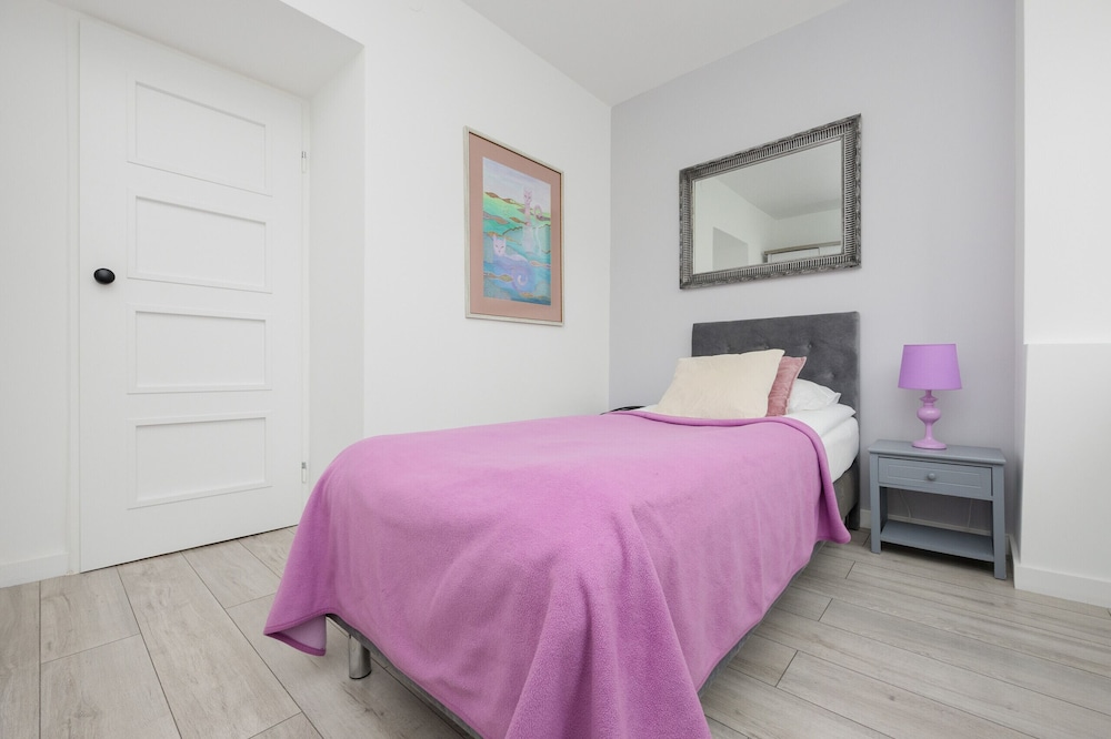 Schillera Apartment by Renters view 3