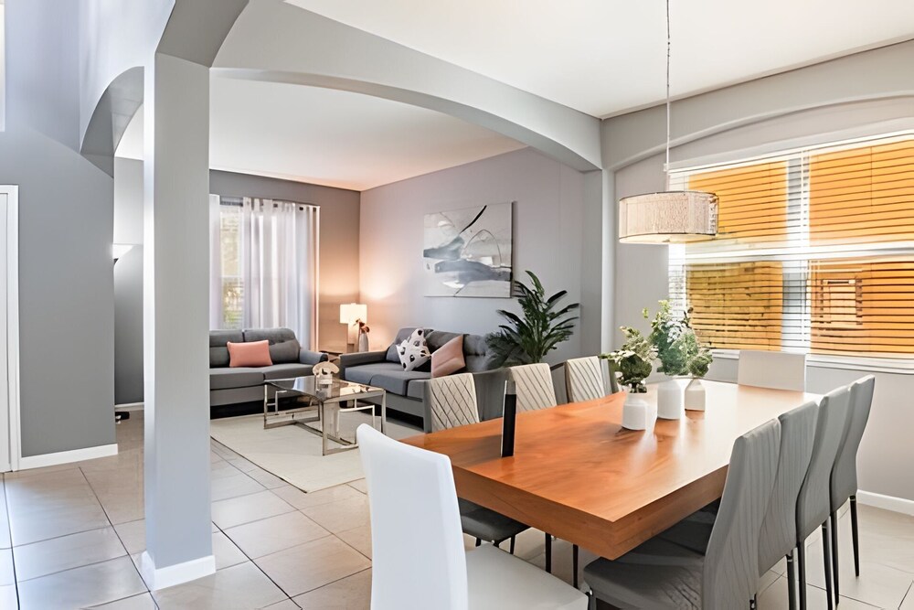 Solterra 6br, 4 Ensuites, Pool & Game Room