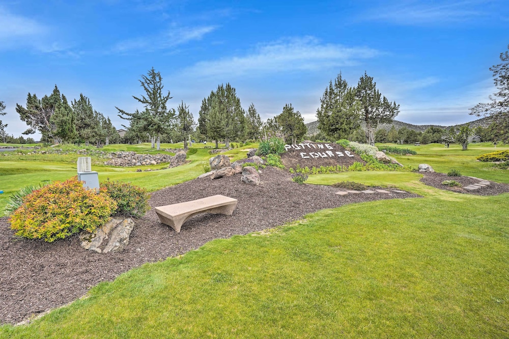 Hike, Fish & Ski: Redmond Escape w/ Hot Tub!