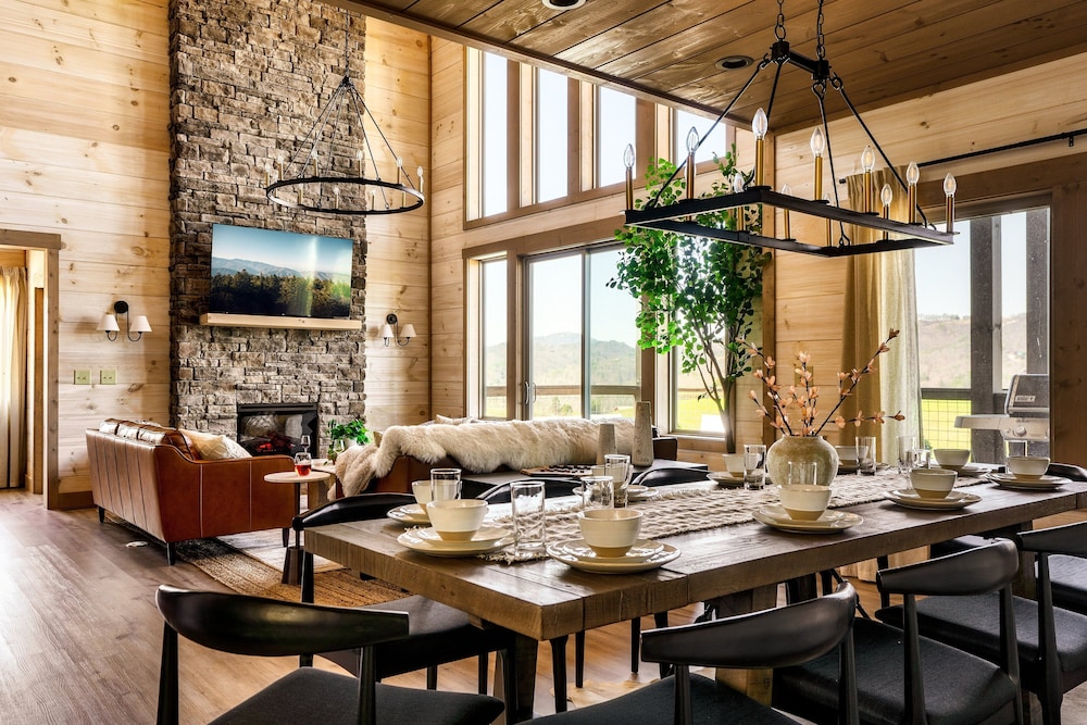 The Luxe 4 Bedroom Cabin