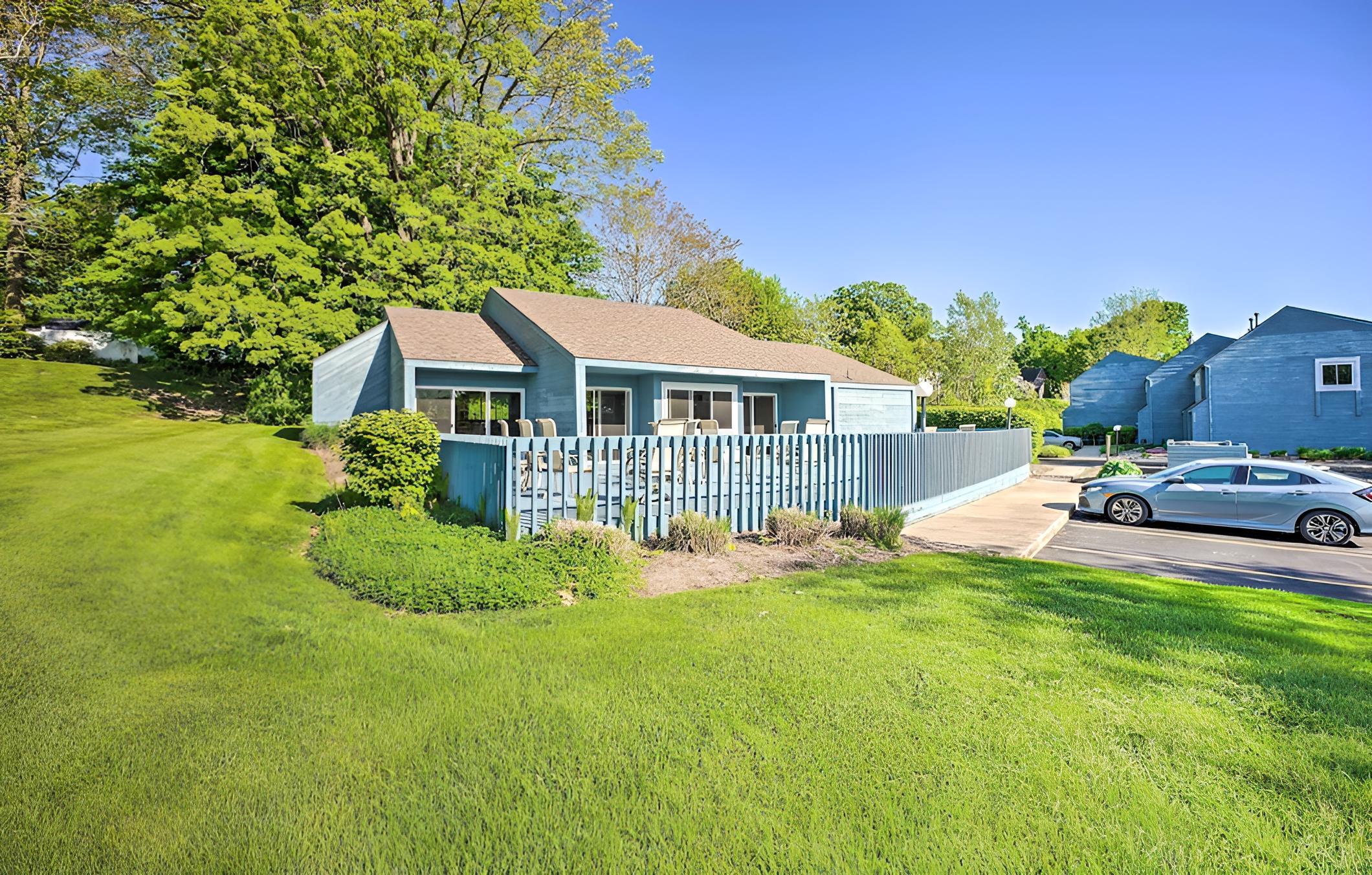Sunny South Haven Condo < 1 Mi to Beaches! view 3