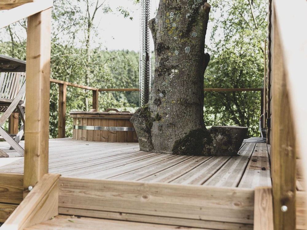 Romantic Woodland Chalet