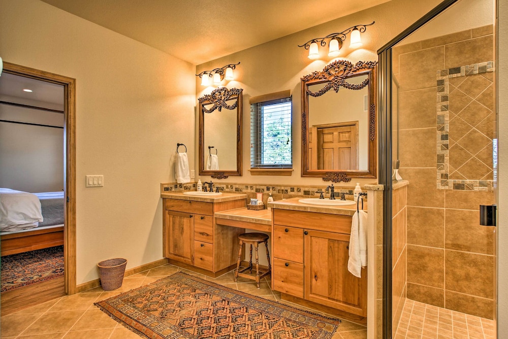 Lake & Mountain Views: Stunning Estes Park Home!