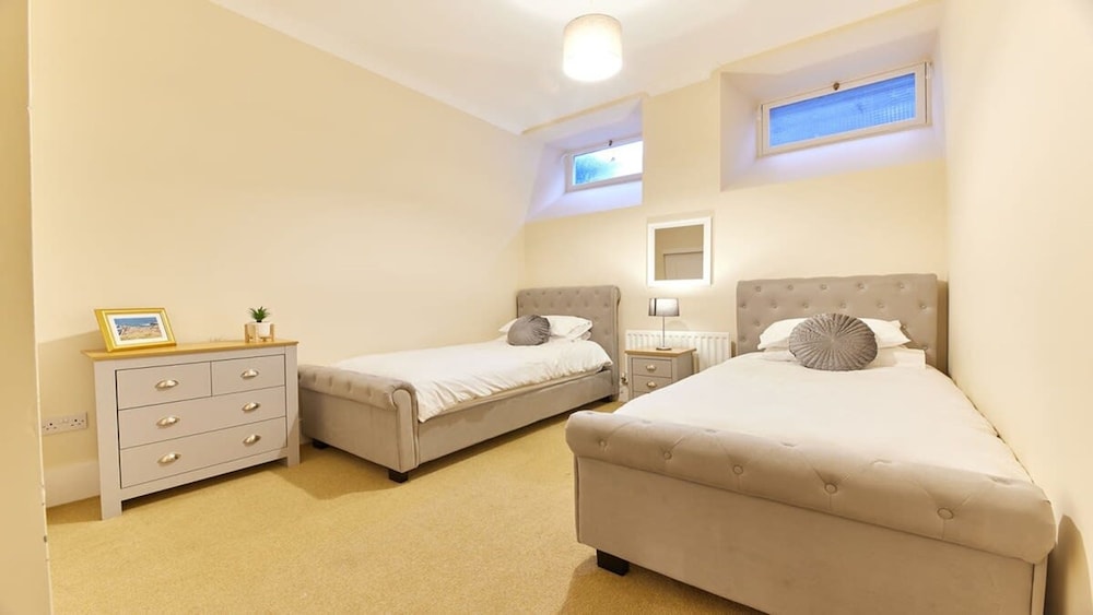Host Stay Hide Hill
