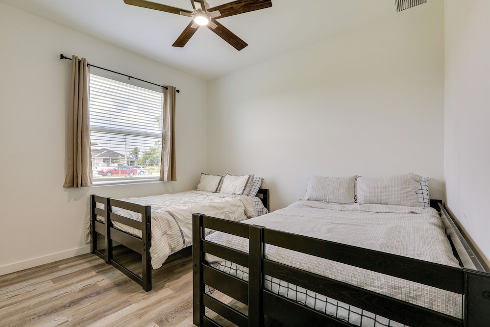 Lehigh Acres Family Getaway w/ Lanai + Golf Nearby