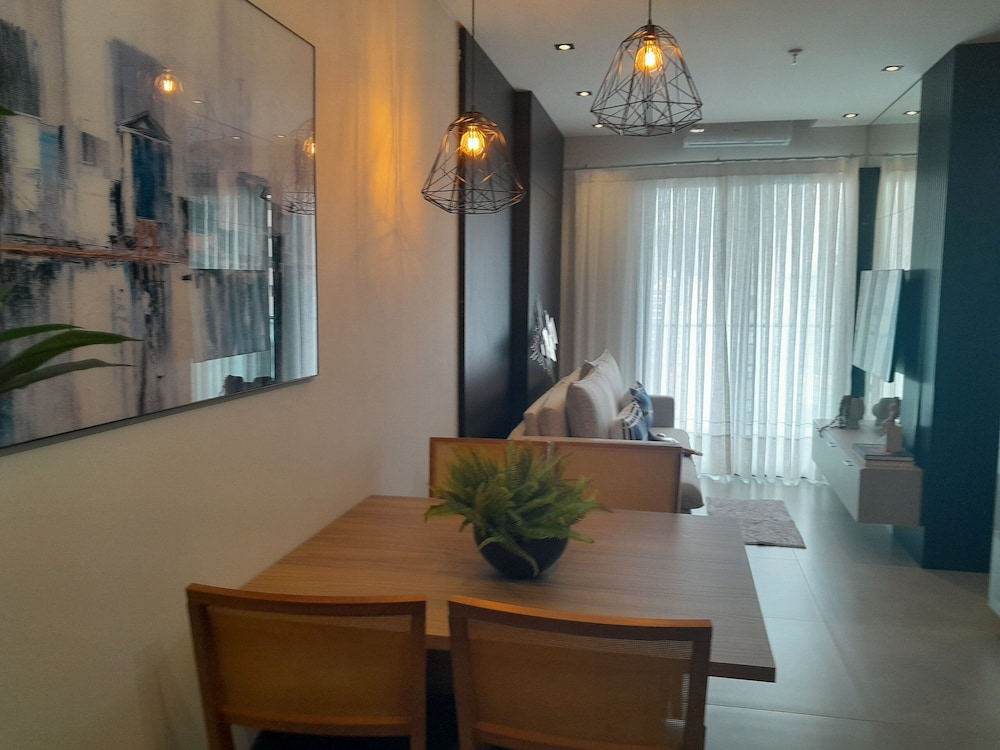 Your Exclusive Stay Just Steps From the sea in Meia Praia - FFS II