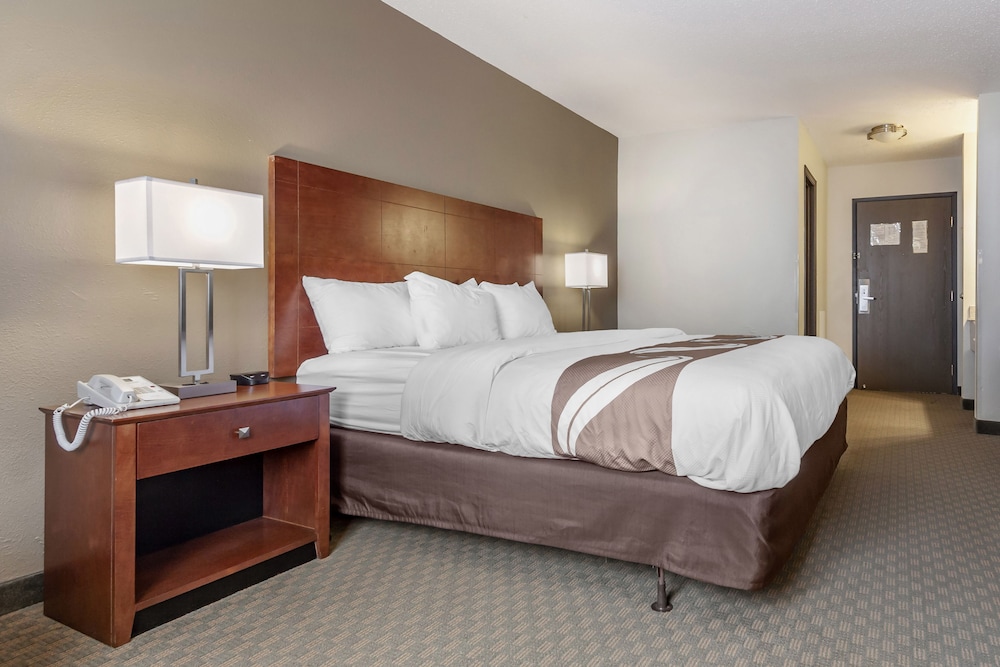 Hays Vacations - Quality Inn Hays I-70 - Property Image 4