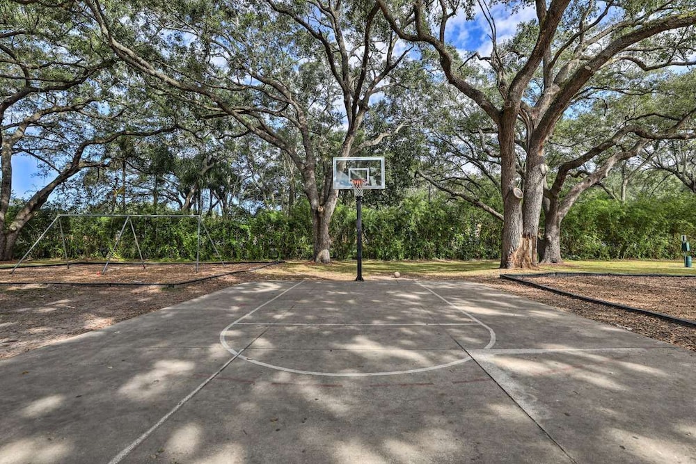 Just 10 Mins From Disney and Walking Distance to Outlets & Restaurants view 3