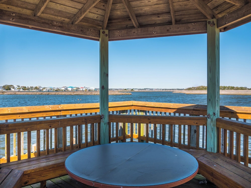 Pelican Nest by Topsail Realty