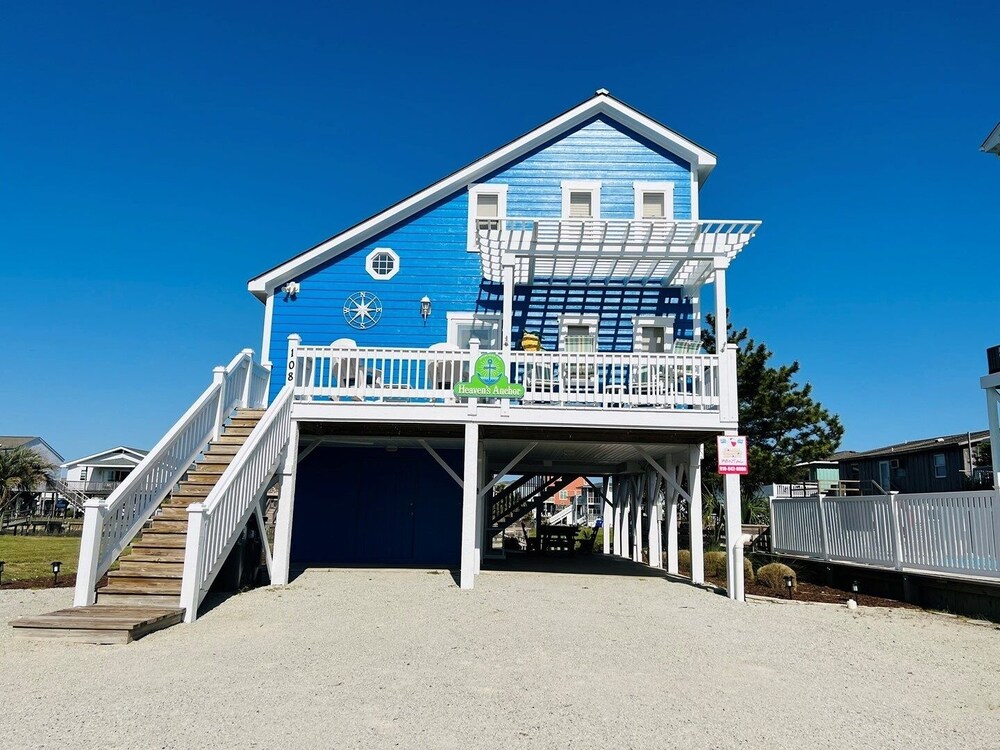 Heaven's Anchor 3 Bedroom Home by RedAwning