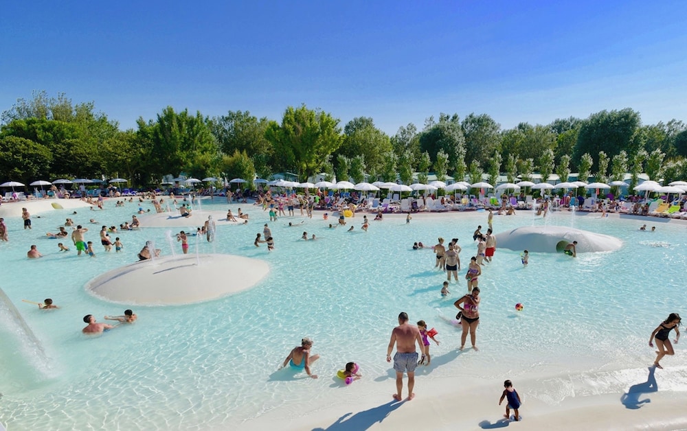 Isamar Holiday Village