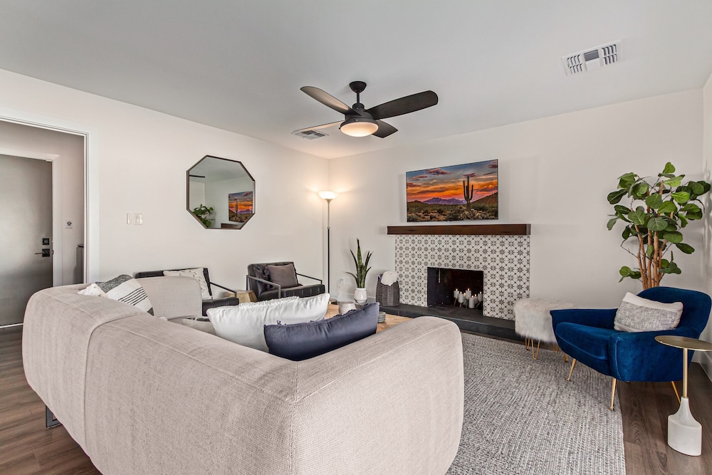 Greenway Getaway - Private Pool - North Scottsdale