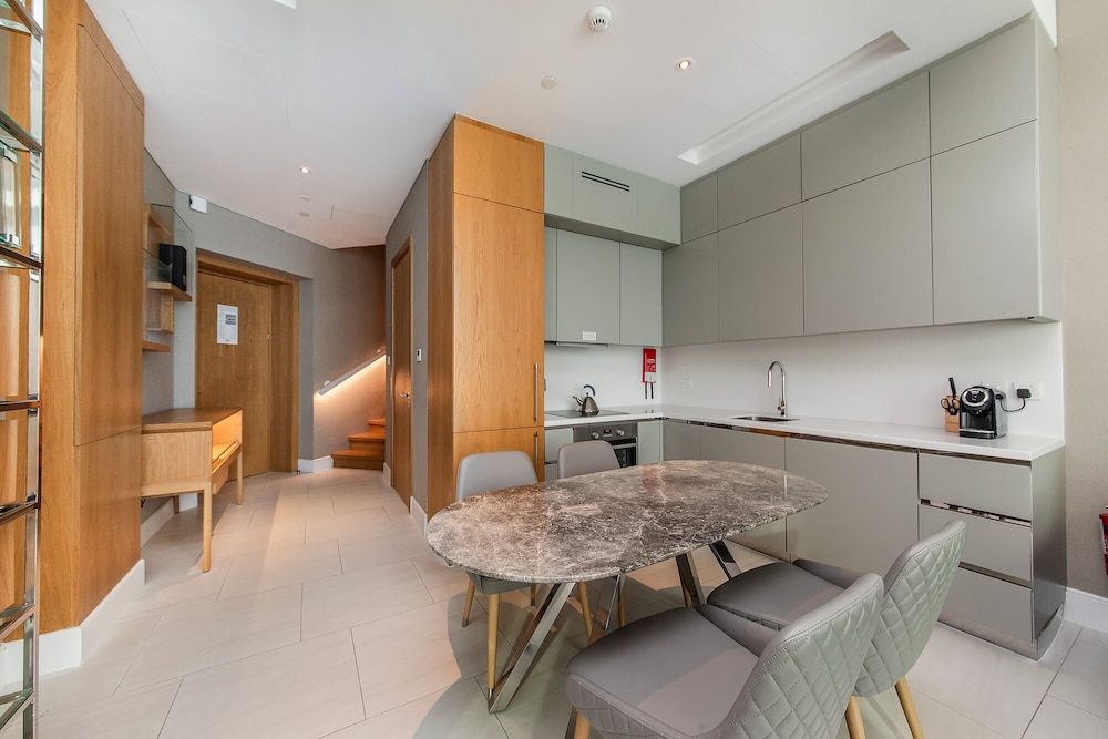 Sky Premium 1BR Duplex with city view