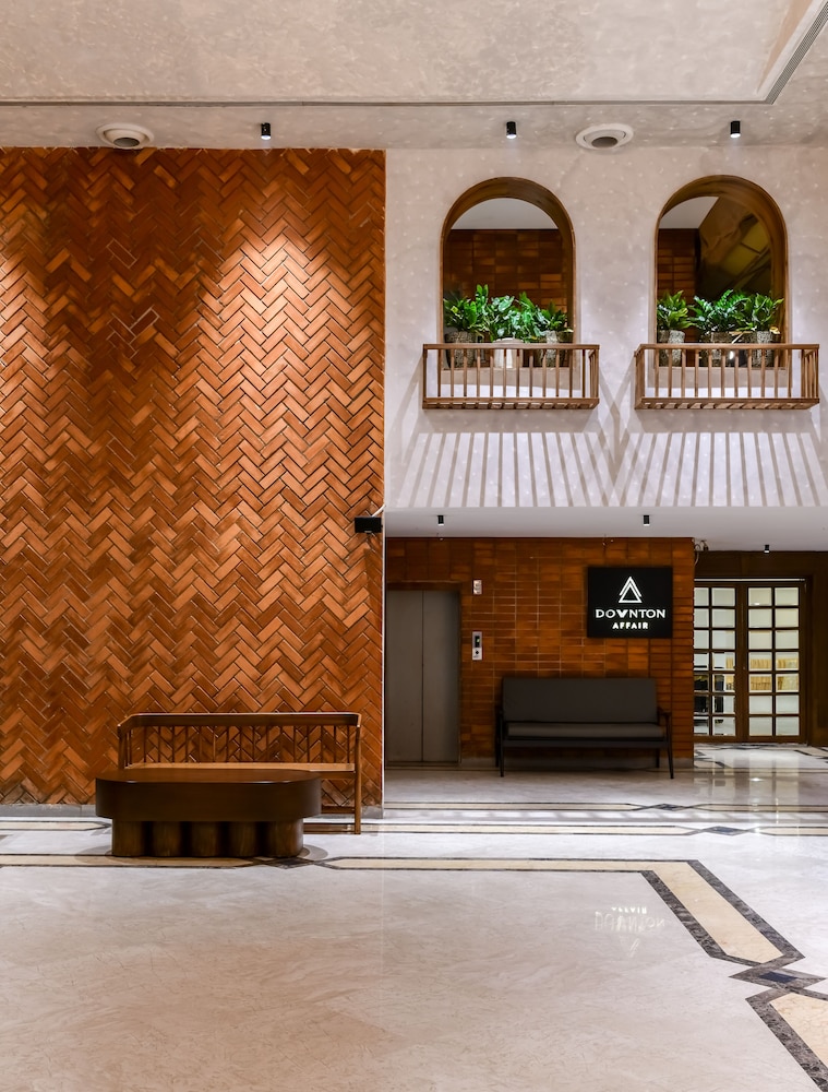 Lobby & Reception